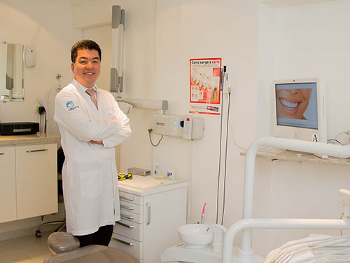 Dr. Fernando Tai Cirurgião Dentista
